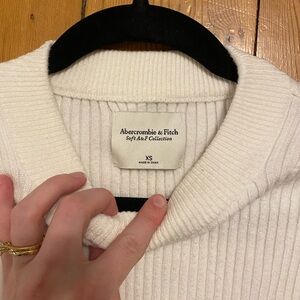Abercrombie & Fitch Ivory Ribbed Crewneck Sweater